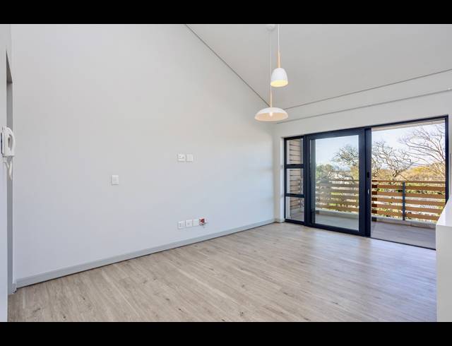 2 BEDROOM APARTMENT FOR SALE IN RONDEBOSCH